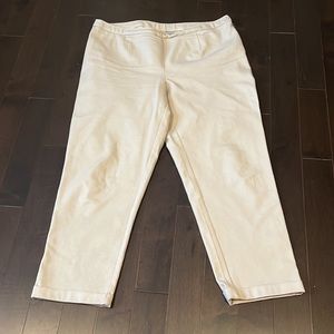 Chicos tan/beige flat front cuffed cropped pants w/side zip sz 2.5 or 14 US